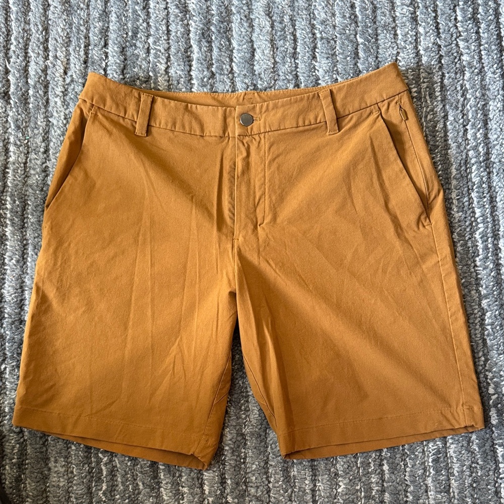 Lululemon Commission shorts 9”